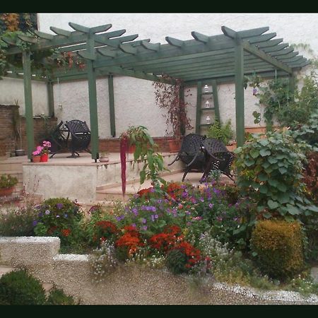 Room In A Neoclassical House - Ladybug Καστοριά Εξωτερικό φωτογραφία