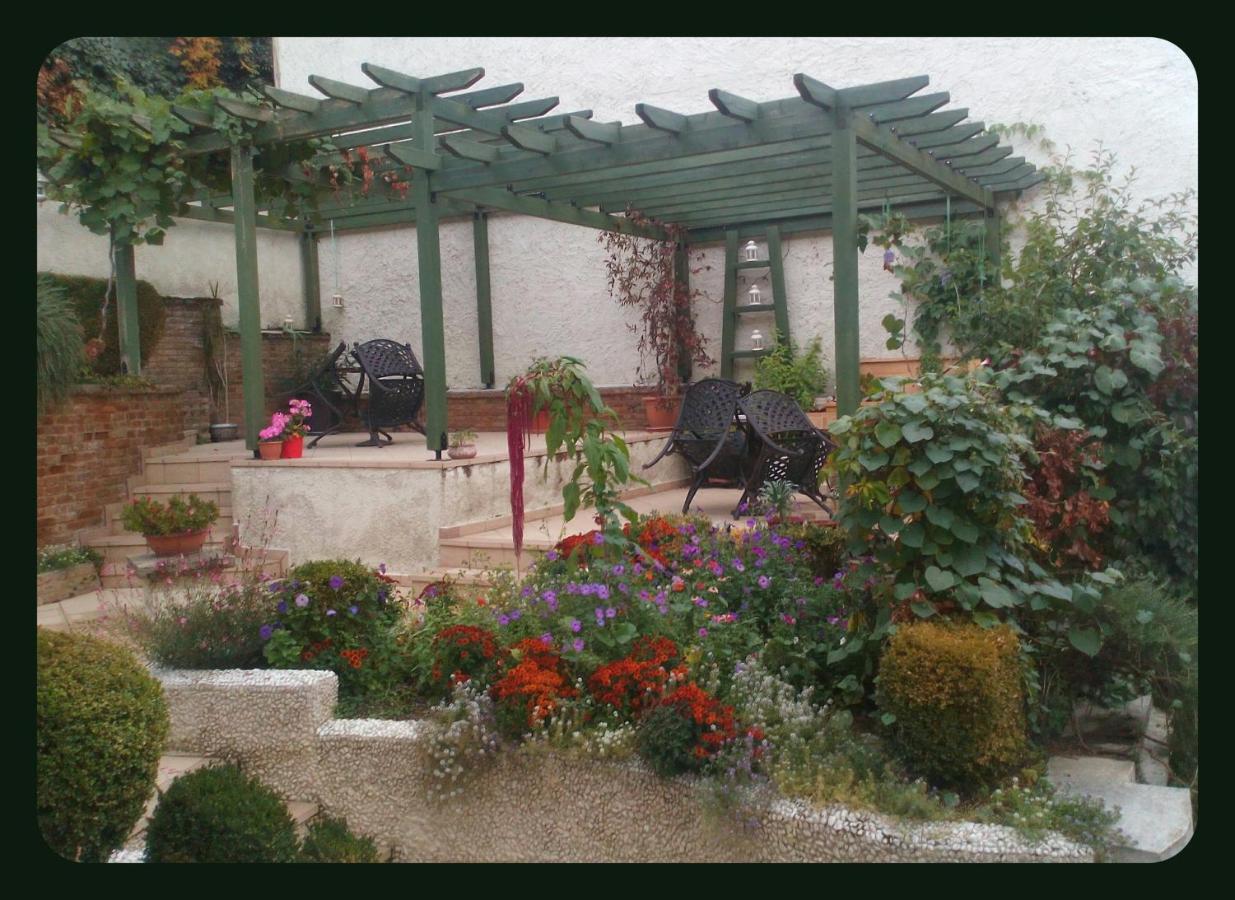 Room In A Neoclassical House - Ladybug Καστοριά Εξωτερικό φωτογραφία